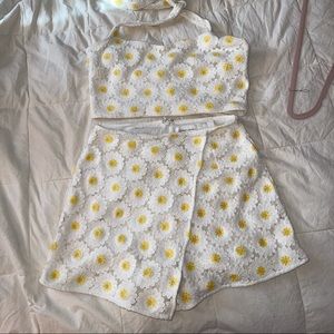 Lover + friends white w yellow flowers set